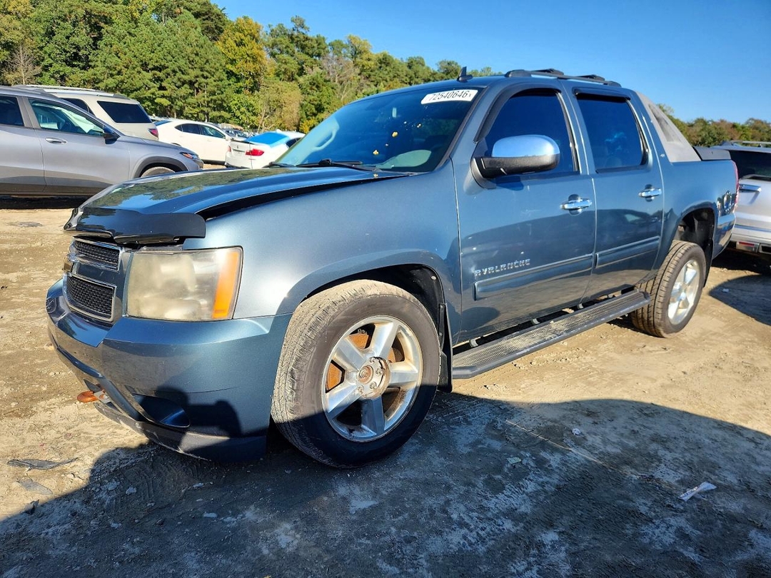 Vista de 2011 CHEVROLET AVALANCHE LT, ángulo 1
