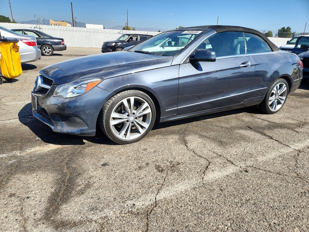 Vista de 2014 MERCEDES-BENZ E 350, ángulo 1