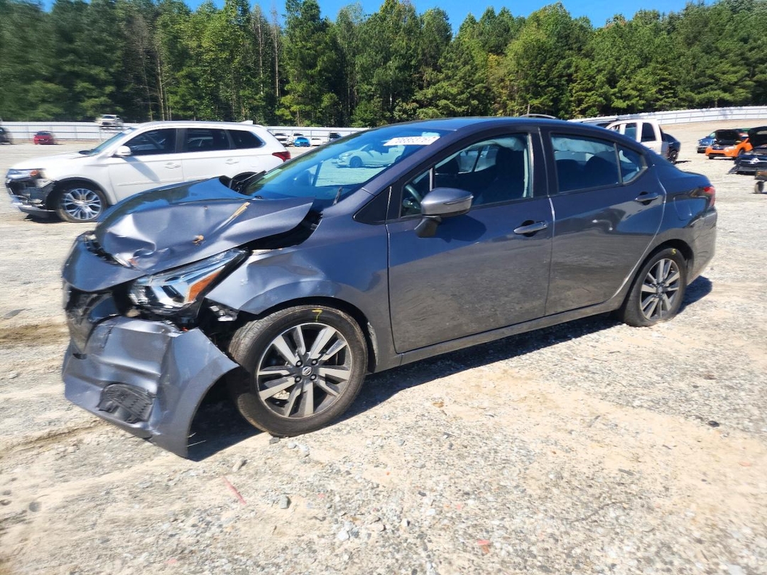 Vue de 2021 NISSAN VERSA SV, angle 1