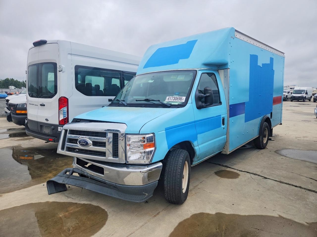 Vue de 2021 FORD E350 DELIVERY TRUCK, angle 1