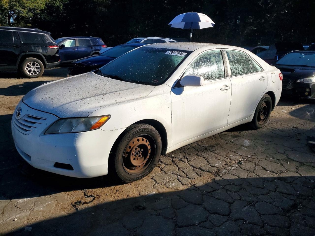Vue de 2008 TOYOTA CAMRY LE, angle 1