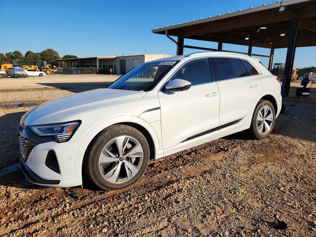 منظر 2024 AUDI Q8 E-TRON PREMIUM PLUS، زاوية 1