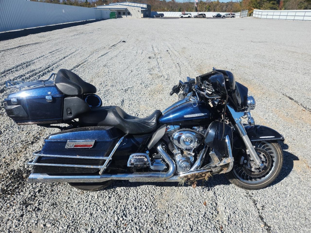 Vista de 2012 HARLEY-DAVIDSON FLHTK ELECTRA GLIDE ULTRA LIMITED, ángulo 1