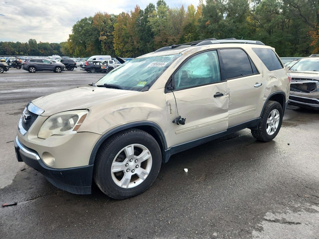 Vue de 2011 GMC ACADIA SLE, angle 1