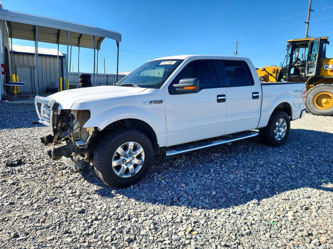 Vue de 2013 FORD F150 SUPERCREW, angle 1