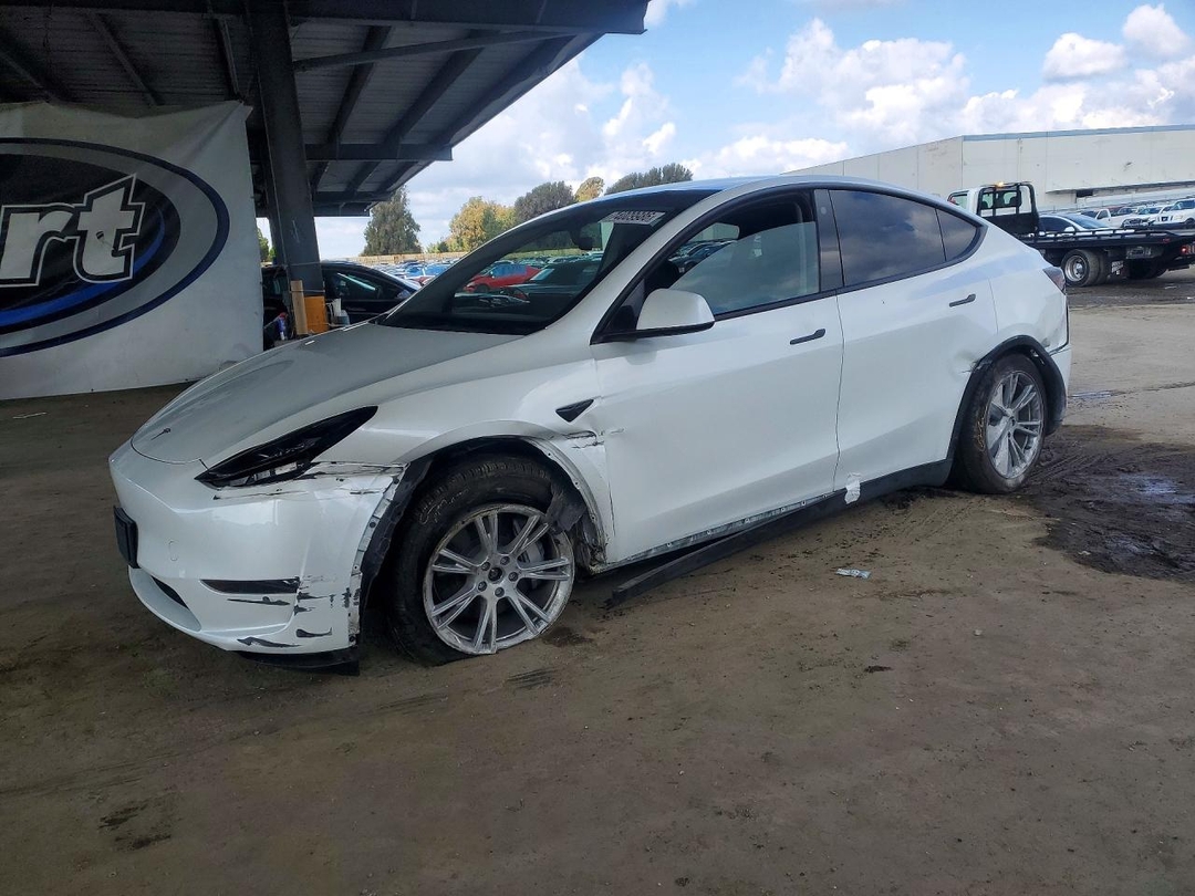Vue de 2023 TESLA MODEL Y, angle 1