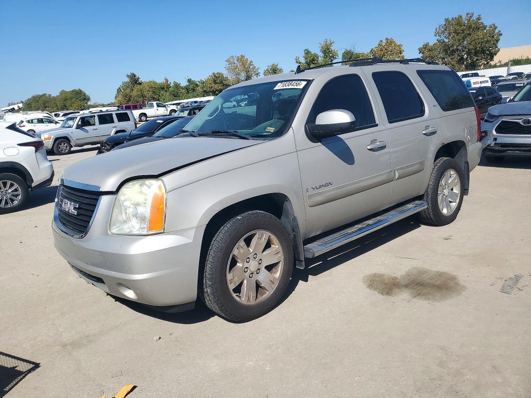 Vue de 2007 GMC YUKON, angle 1