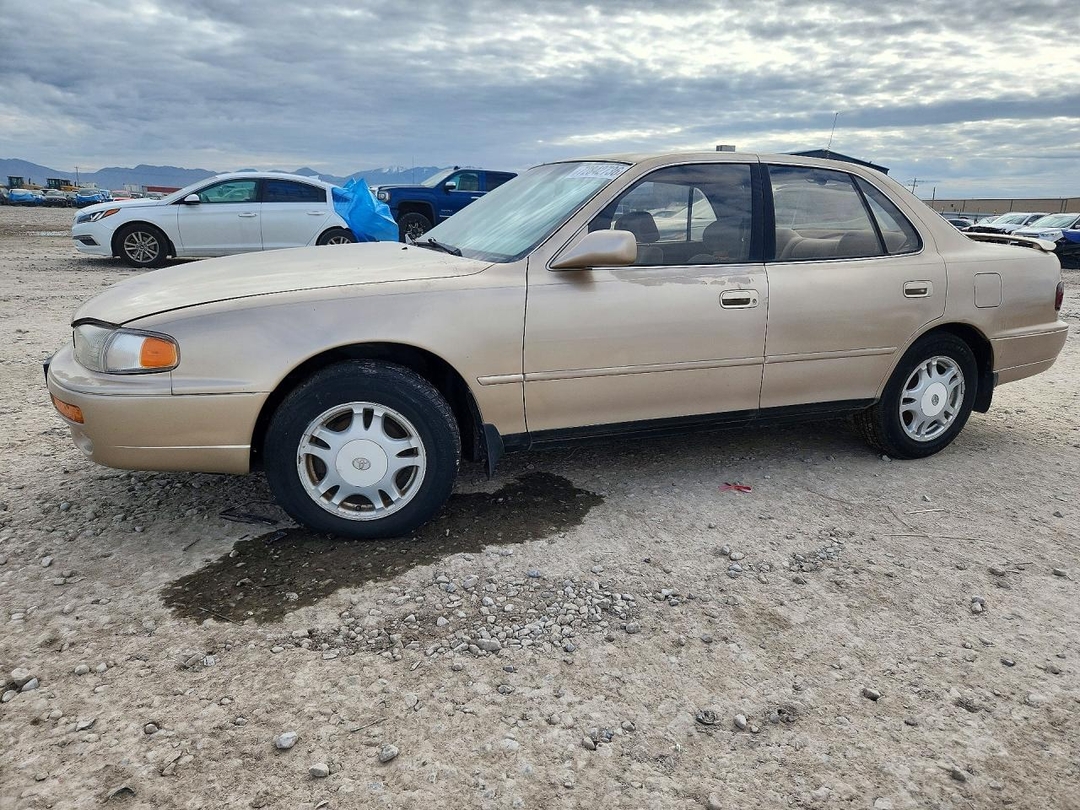 منظر 1995 TOYOTA CAMRY LE، زاوية 1