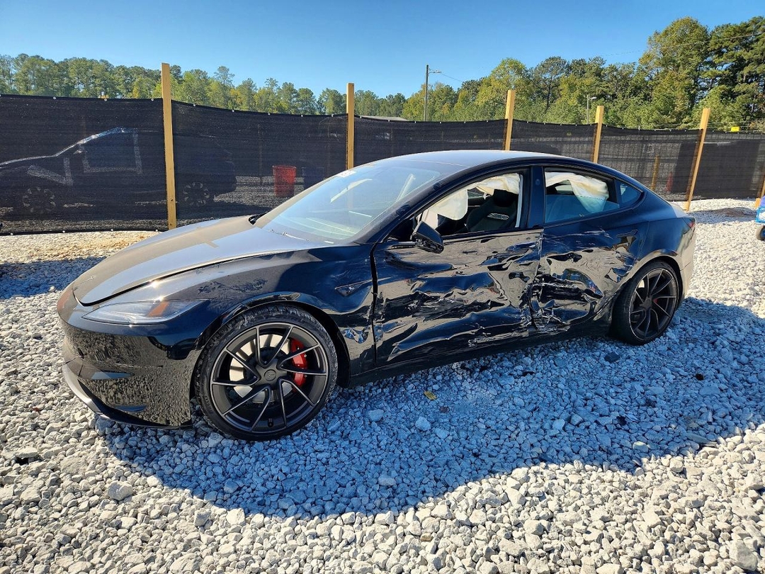 Вид 2024 TESLA MODEL 3, угол 1
