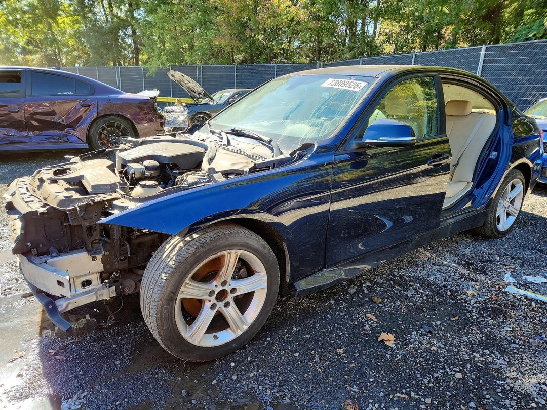 Vue de 2014 BMW 320 I, angle 1