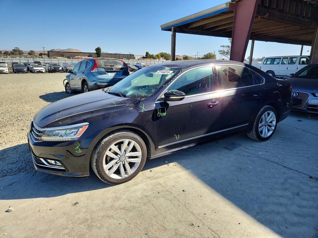 Vue de 2017 VOLKSWAGEN PASSAT SEL PREMIUM, angle 1