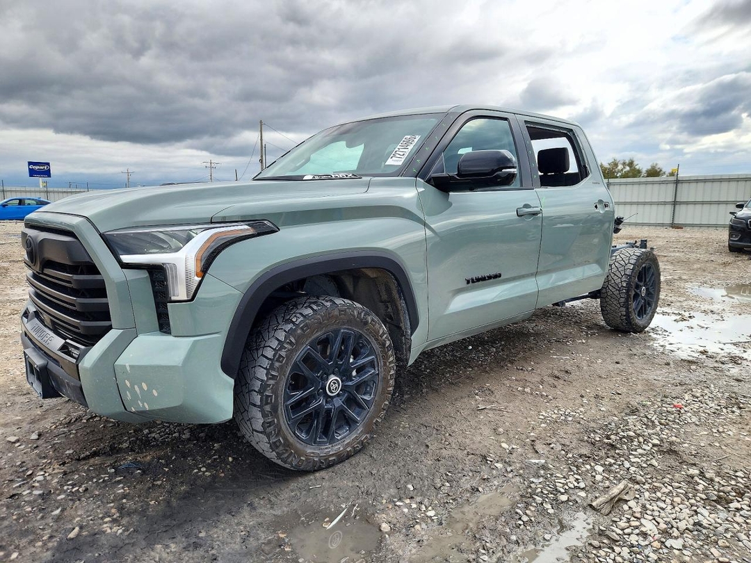 Vista de 2024 TOYOTA TUNDRA LIMITED HV, ángulo 1