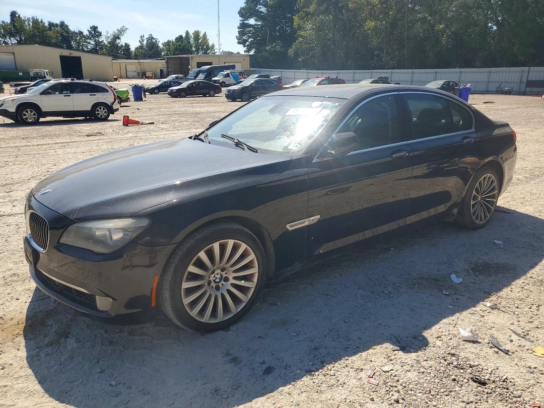 منظر 2012 BMW 750 XI، زاوية 1