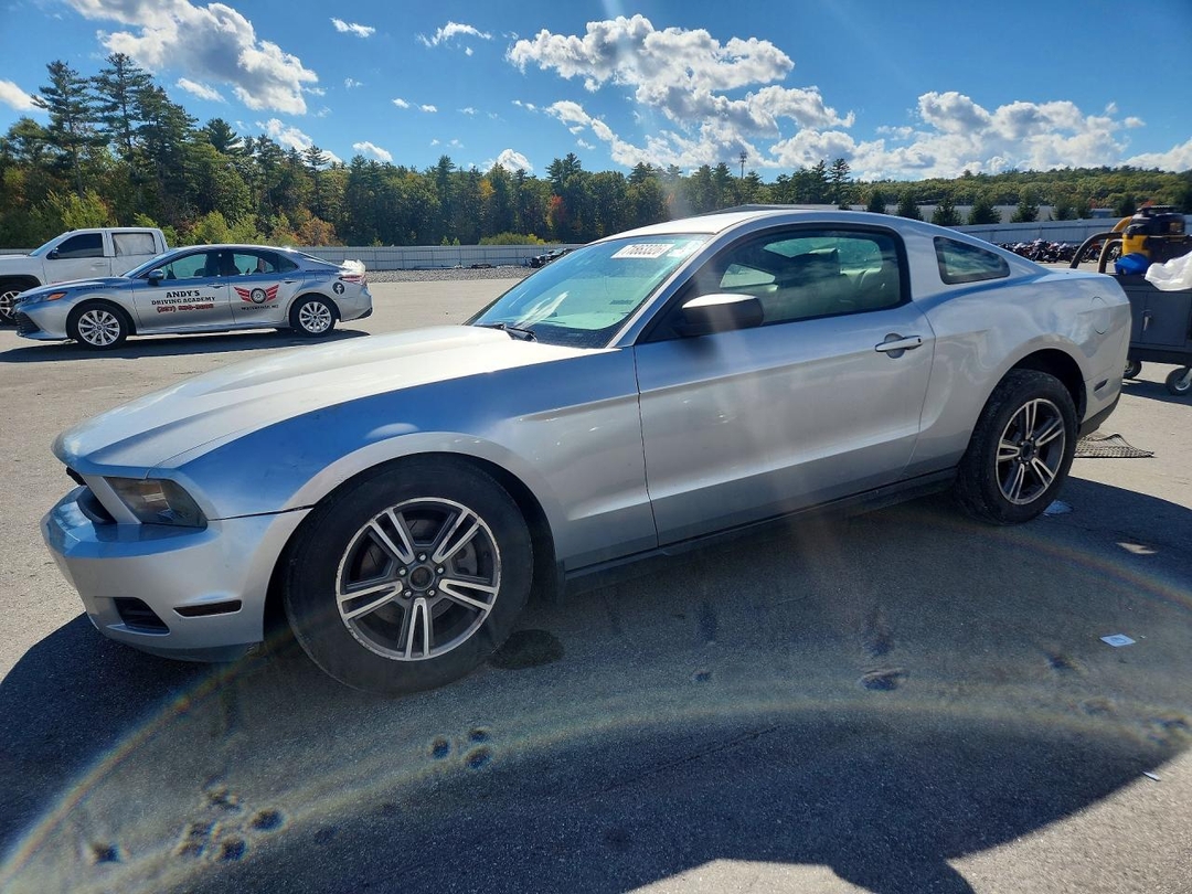 Vue de 2012 FORD MUSTANG, angle 1