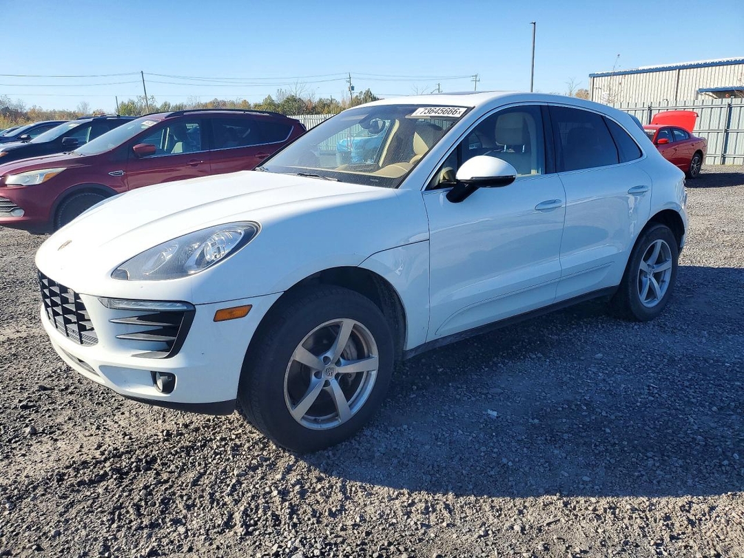Vue de 2015 PORSCHE MACAN S, angle 1