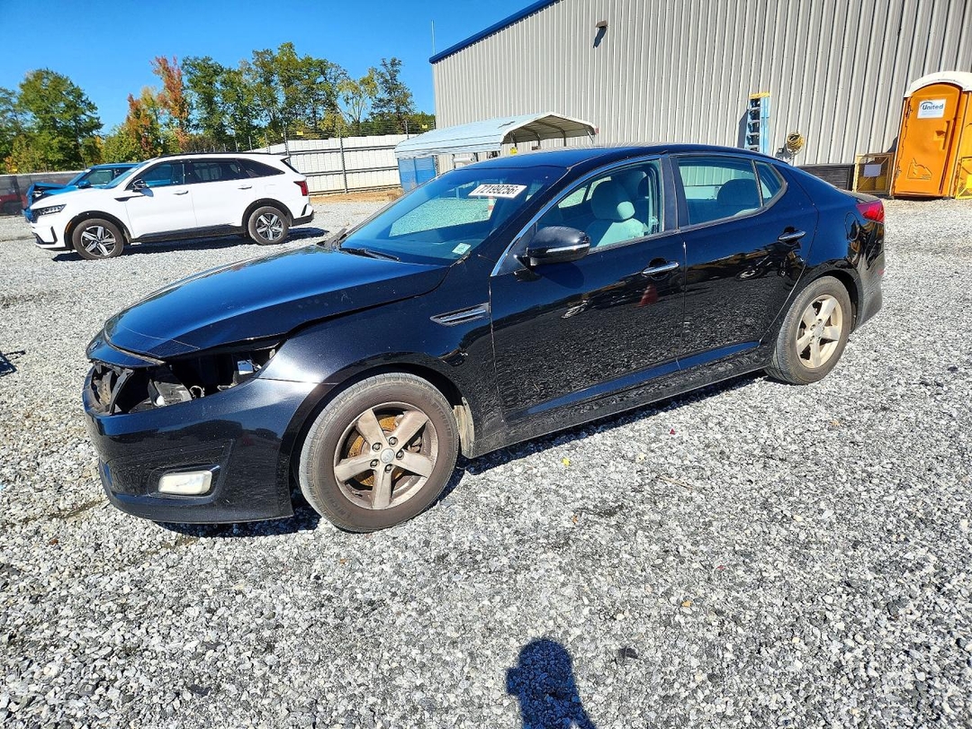 Vue de 2015 KIA OPTIMA LX, angle 1