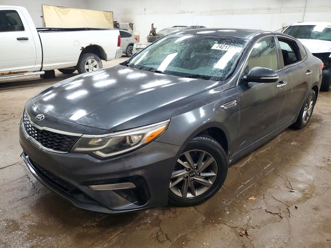 Vue de 2019 KIA OPTIMA LX, angle 1