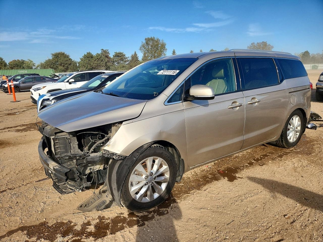 Vue de 2016 KIA SEDONA EX, angle 1