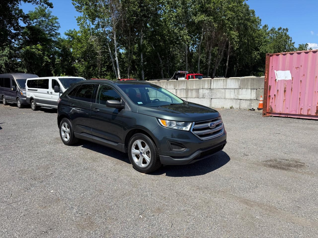 Vue de 2015 FORD EDGE SE, angle 1