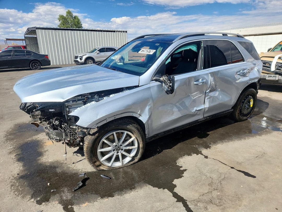 Vista de 2026 MERCEDES-BENZ GLE 350, ángulo 1
