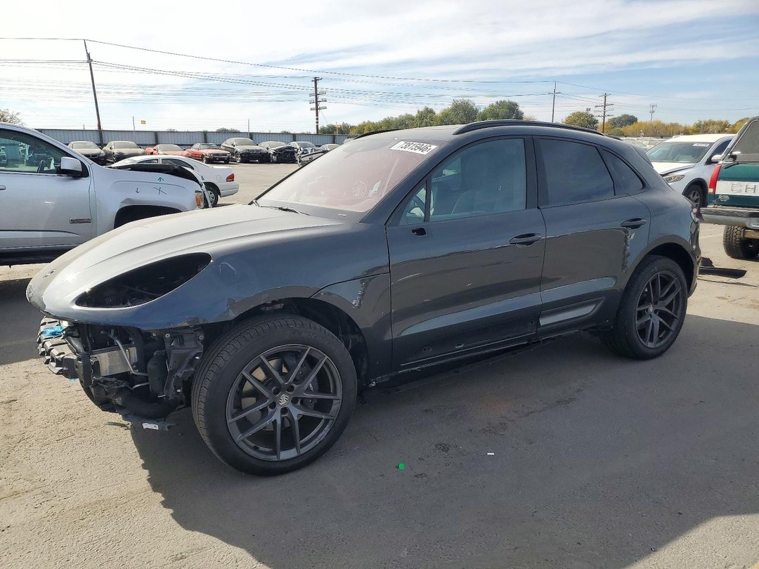 Vista de 2025 PORSCHE MACAN BASE, ángulo 1