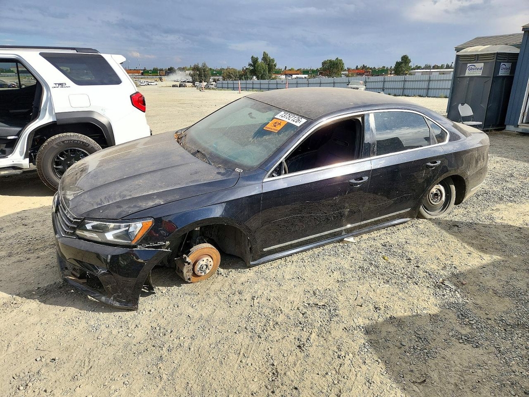 Vue de 2017 VOLKSWAGEN PASSAT S, angle 1