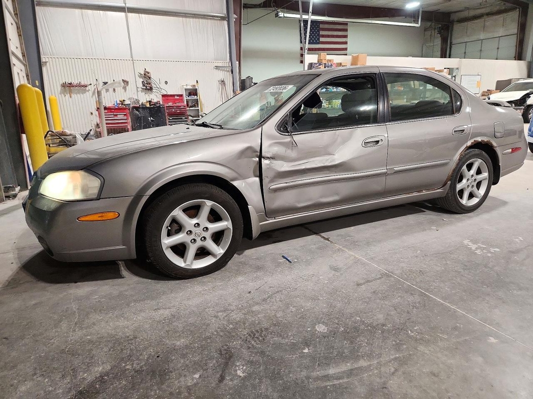 منظر 2002 NISSAN MAXIMA GXE، زاوية 1