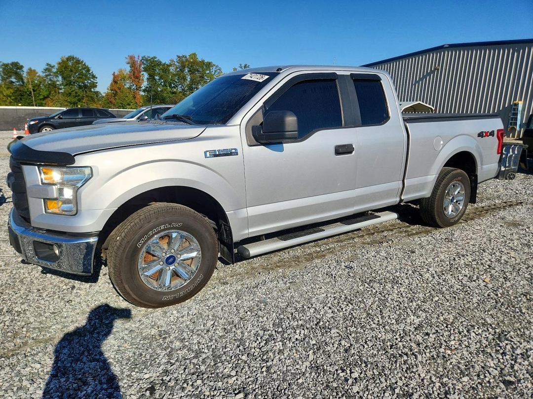 Vue de 2016 FORD F150 SUPER CAB, angle 1