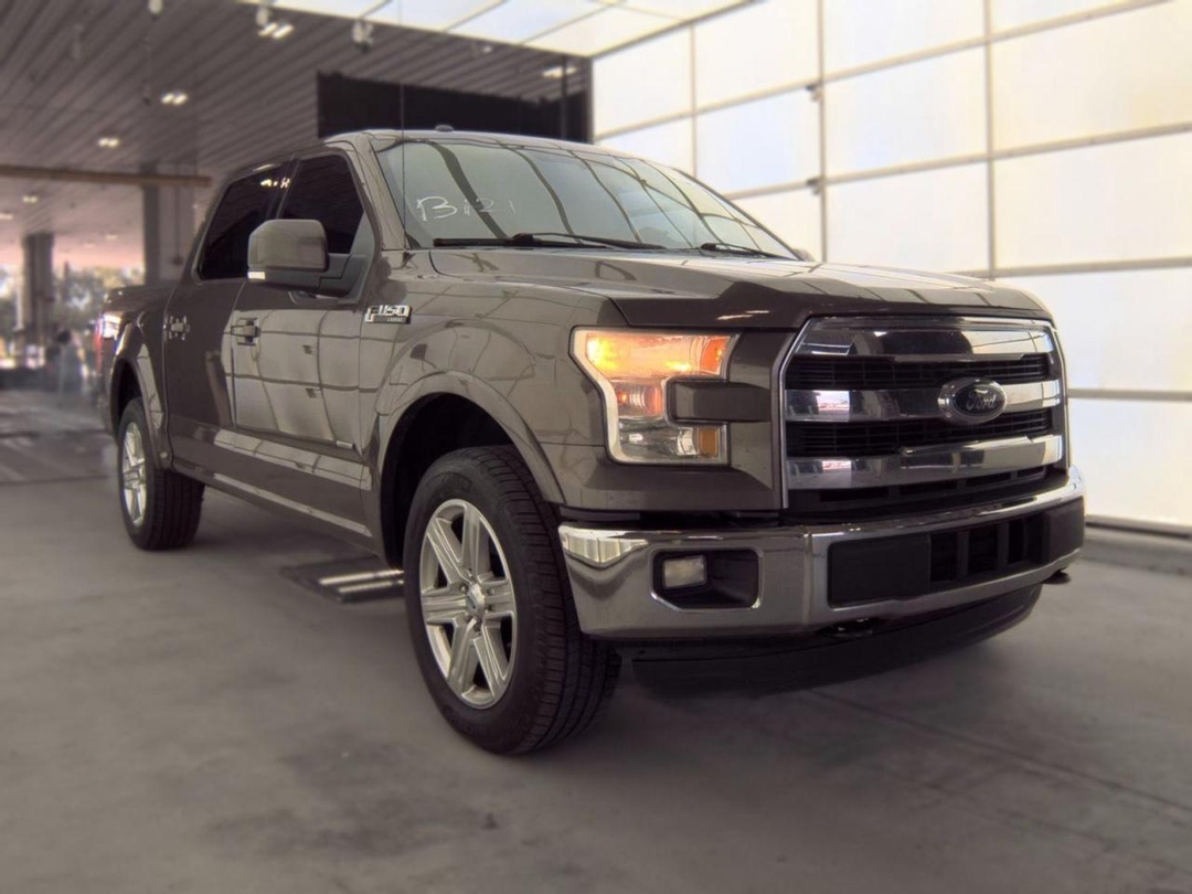 Vista de 2016 FORD F150 SUPERCREW, ángulo 1
