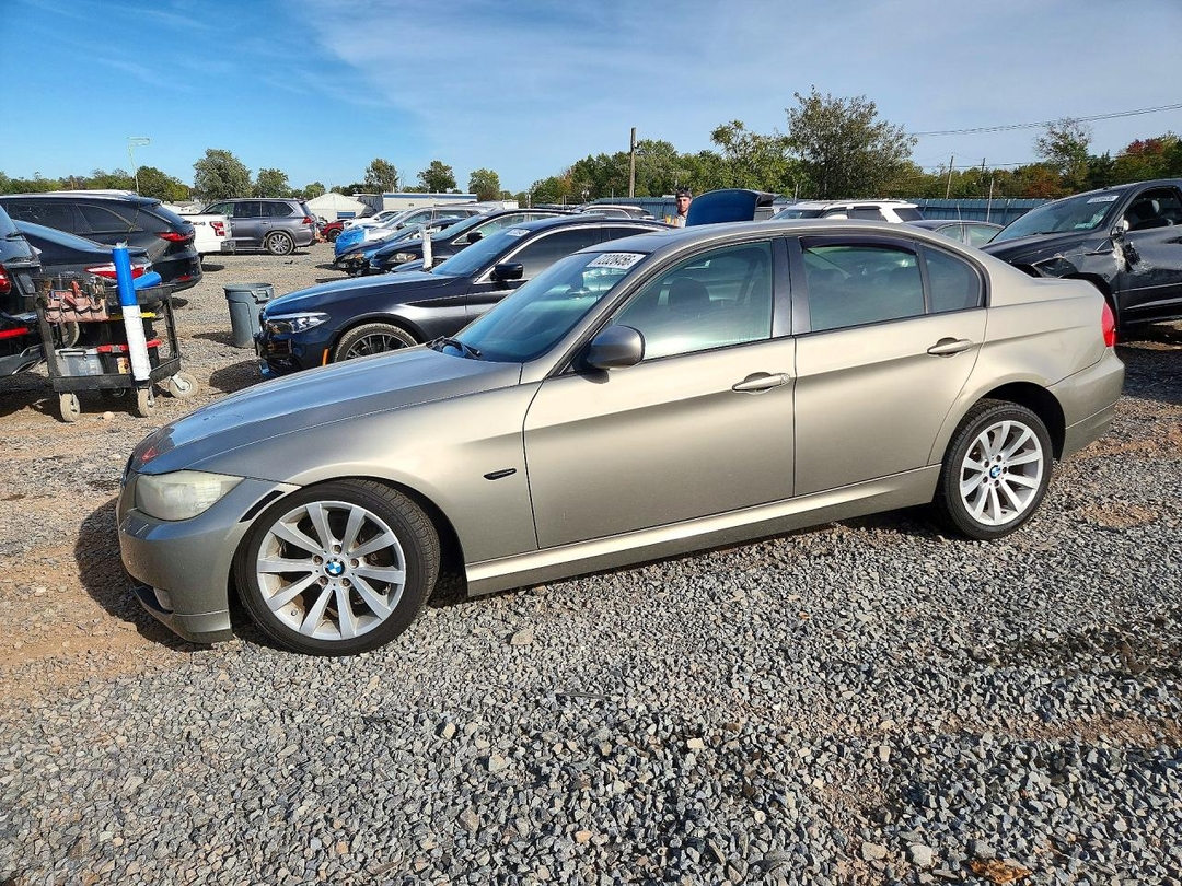 Vista de 2011 BMW 328 XI, ángulo 1