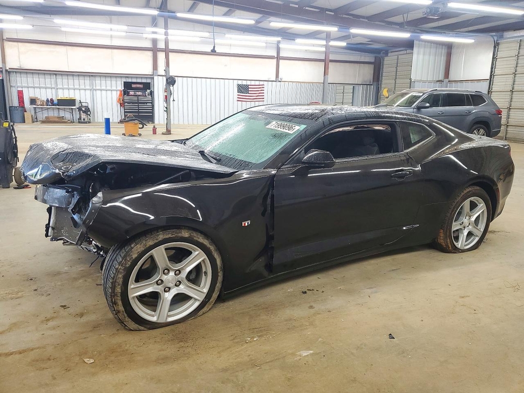 Вид 2016 CHEVROLET CAMARO LT, угол 1