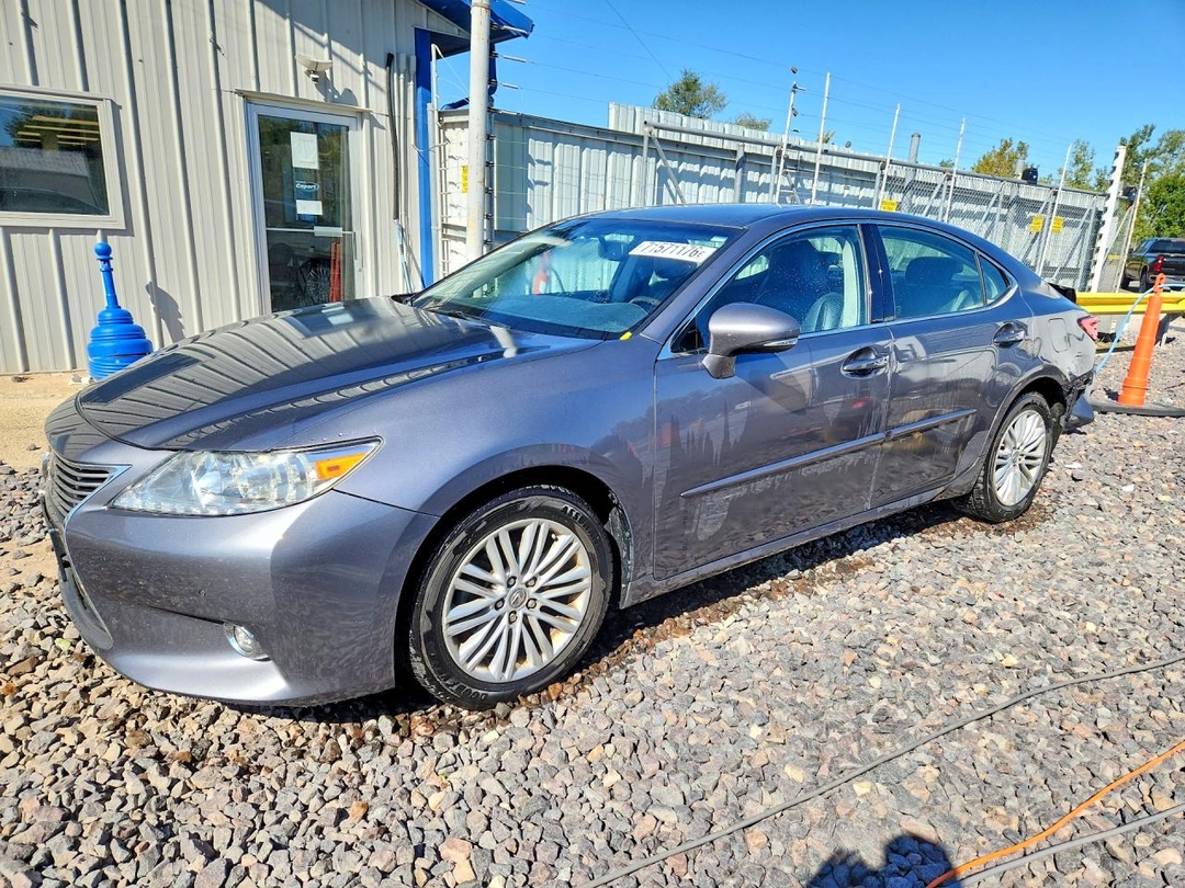 Vue de 2014 LEXUS ES 350, angle 1