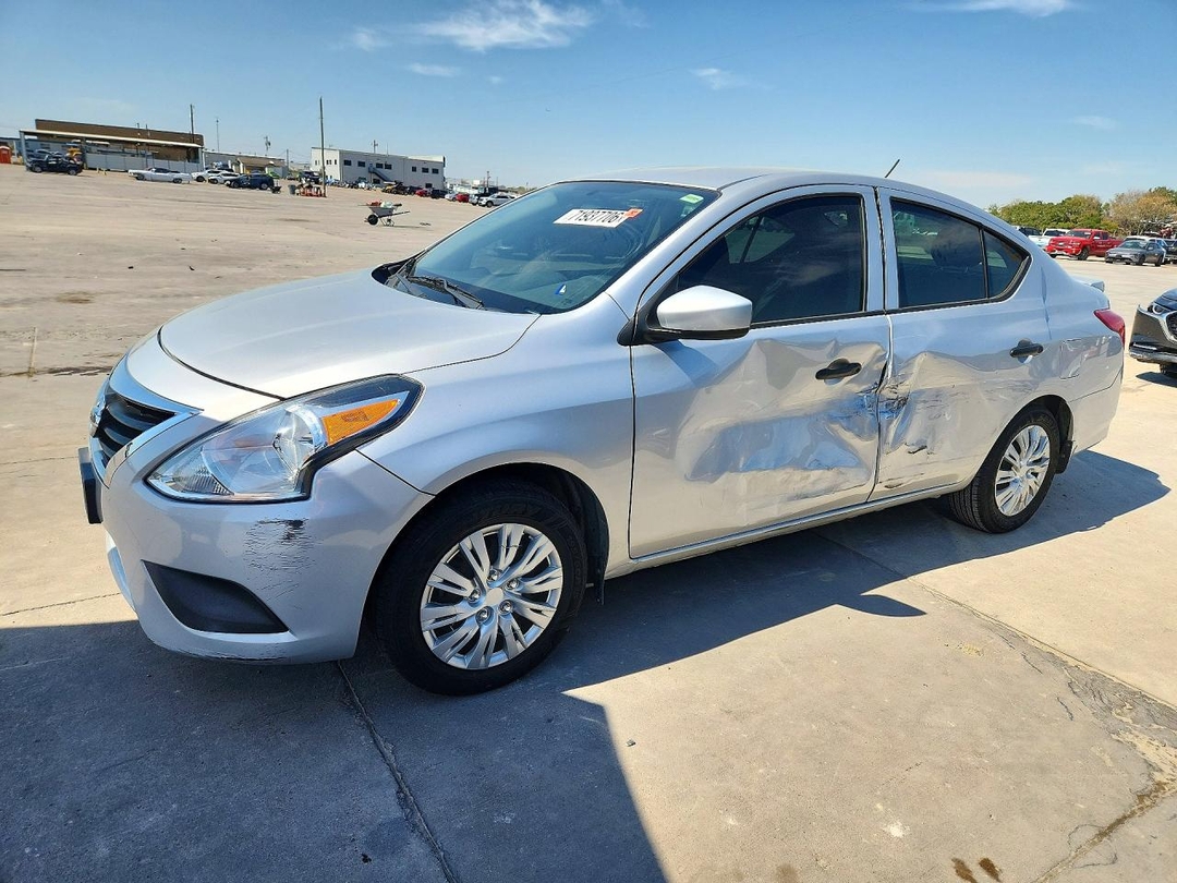 Вид 2017 NISSAN VERSA 1.6 S PLUS, угол 1