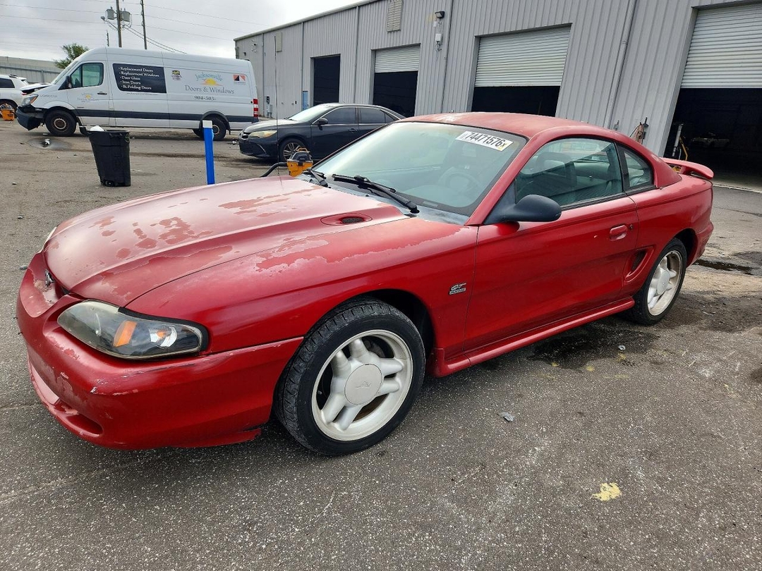 Vista de 1995 FORD MUSTANG GT, ángulo 1