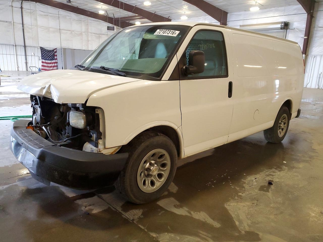 Vue de 2013 CHEVROLET EXPRESS G1500, angle 1