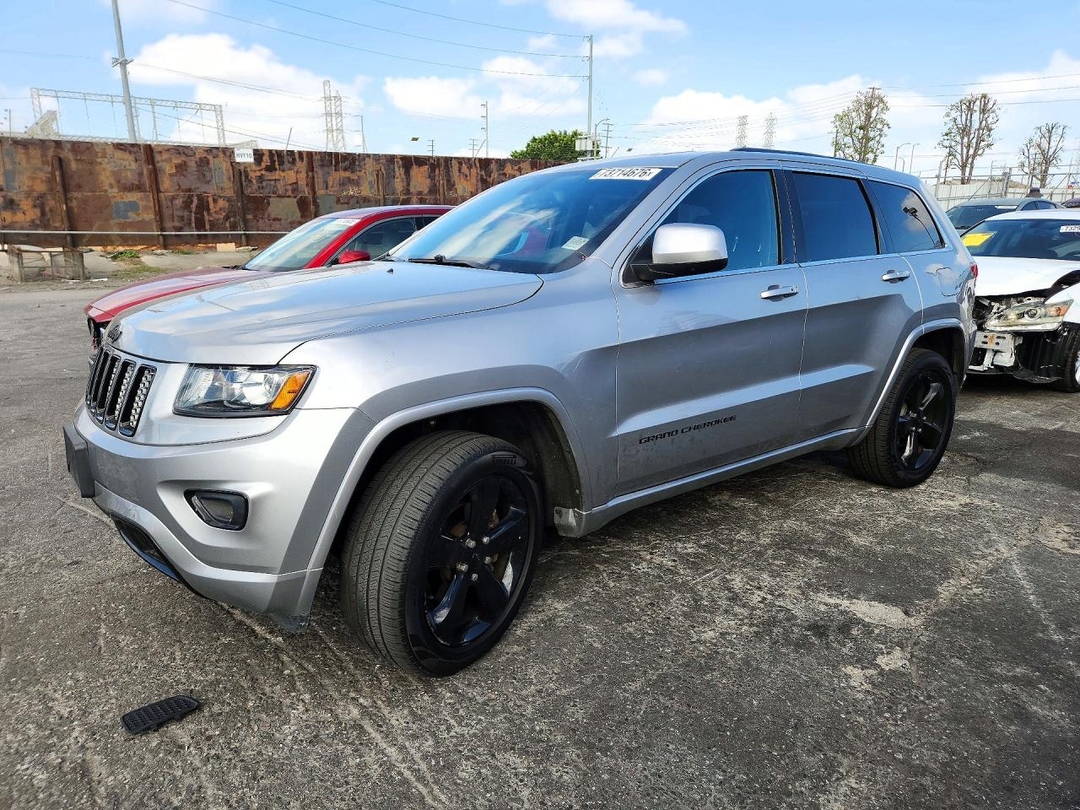 منظر 2015 JEEP GRAND CHEROKEE LAREDO، زاوية 1