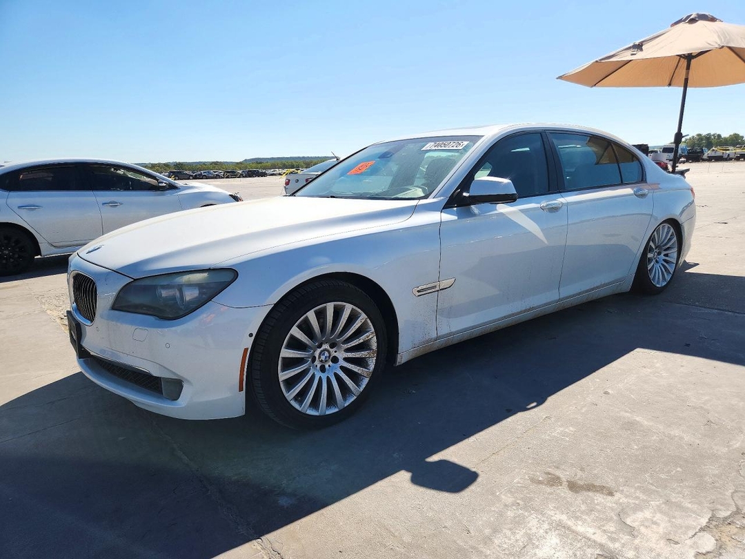 منظر 2009 BMW 750 LI، زاوية 1