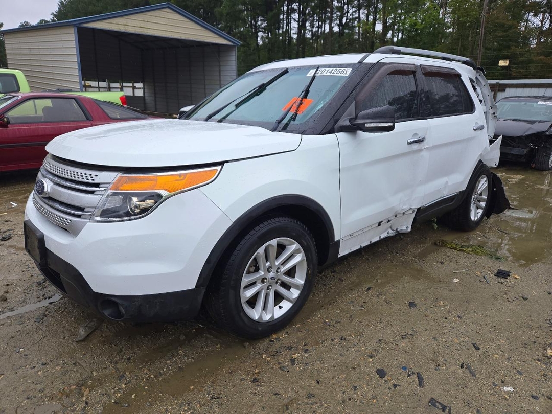 Vue de 2015 FORD EXPLORER XLT, angle 1