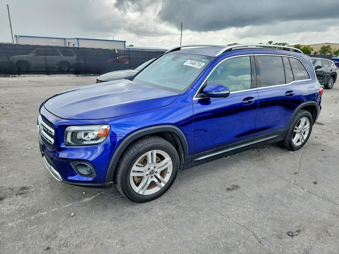 Vue de 2020 MERCEDES-BENZ GLB 250 4MATIC, angle 1