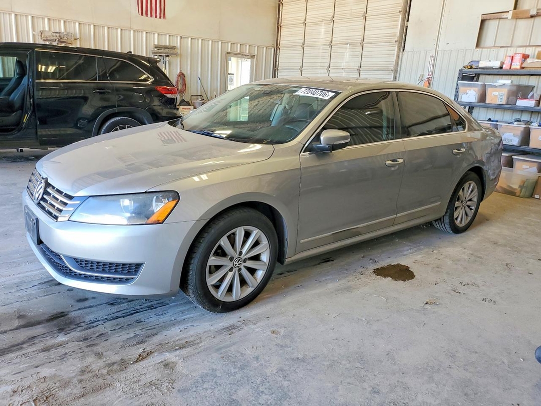 Vue de 2013 VOLKSWAGEN PASSAT SEL, angle 1