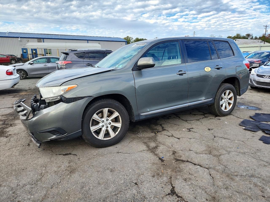 Vista de 2012 TOYOTA HIGHLANDER BASE, ángulo 1