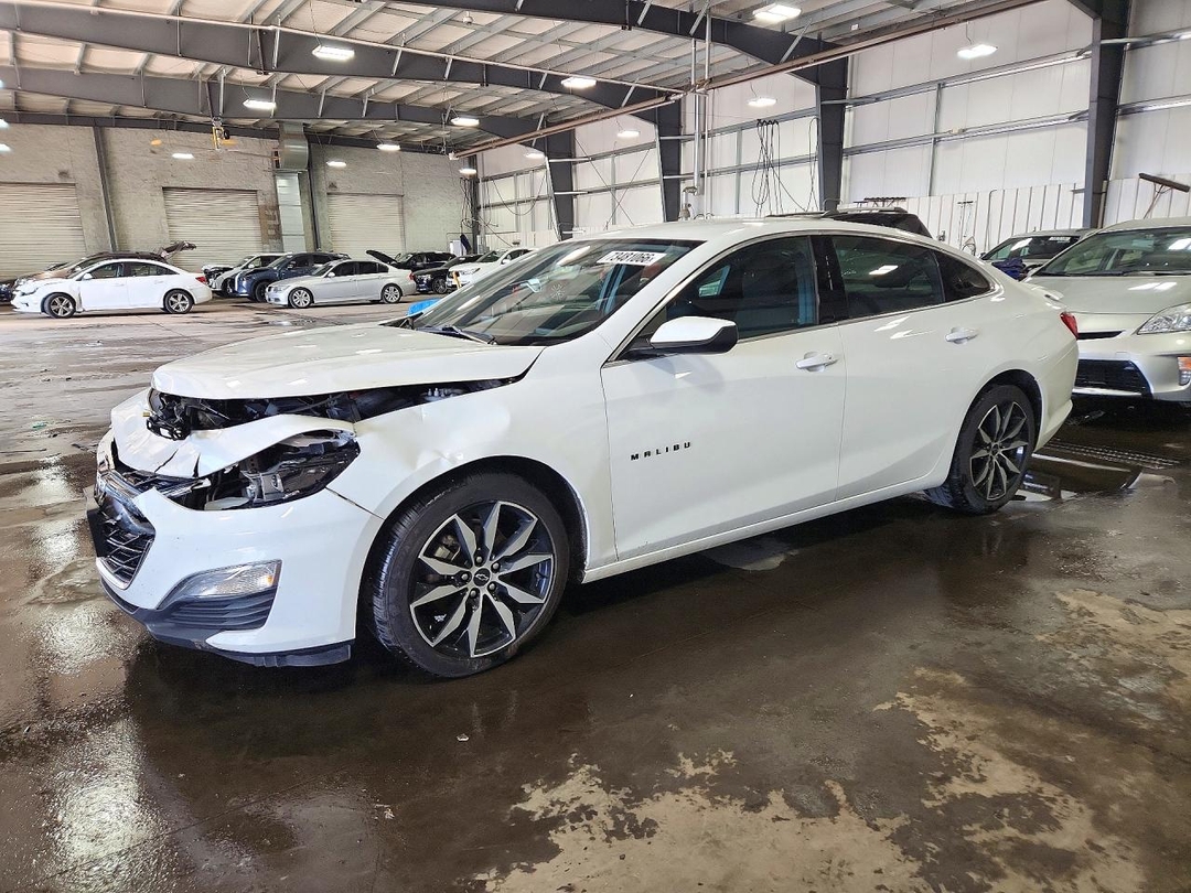 Вид 2020 CHEVROLET MALIBU RS, угол 1