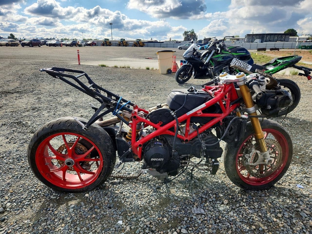 Вид 2008 DUCATI SUPERBIKE, угол 1