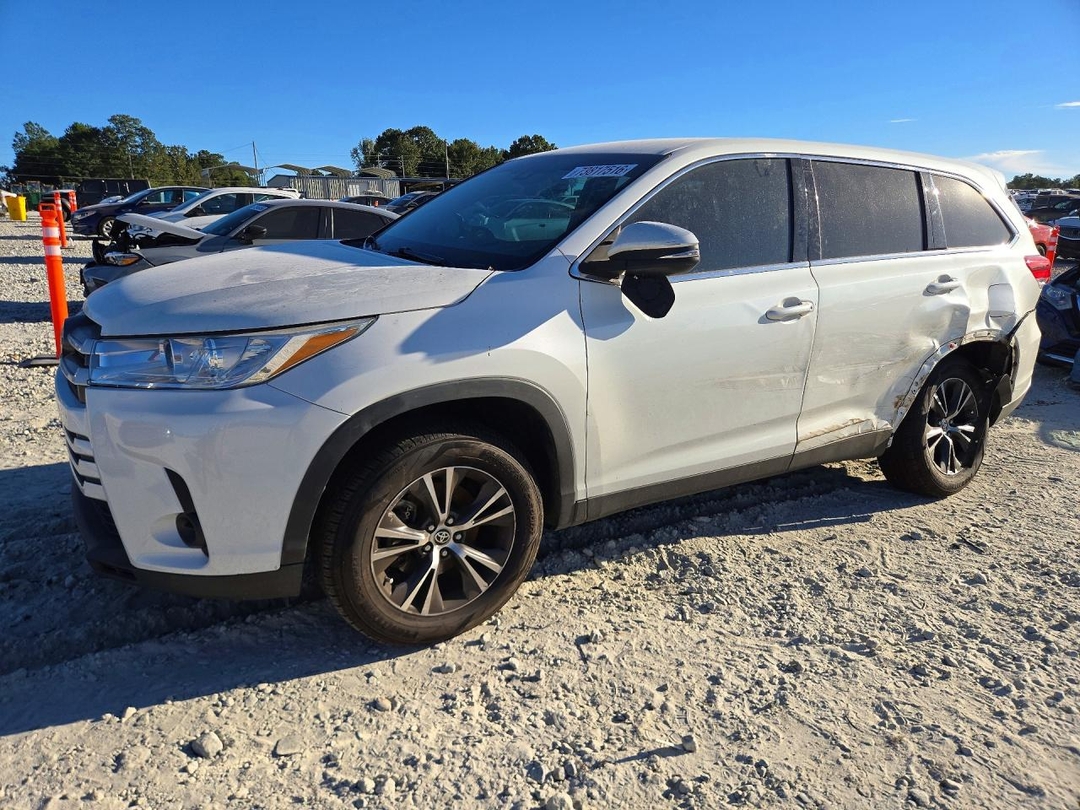Vista de 2019 TOYOTA HIGHLANDER LE, ángulo 1