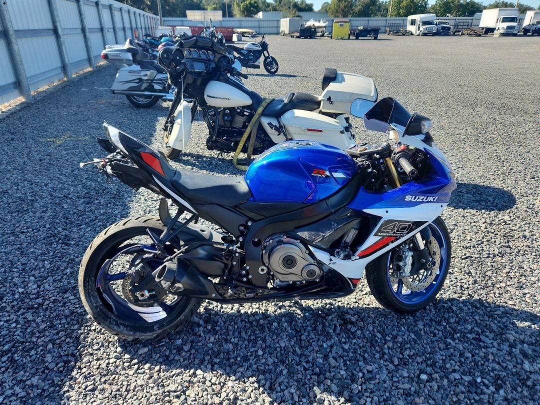 منظر 2026 SUZUKI GSX-R750، زاوية 1