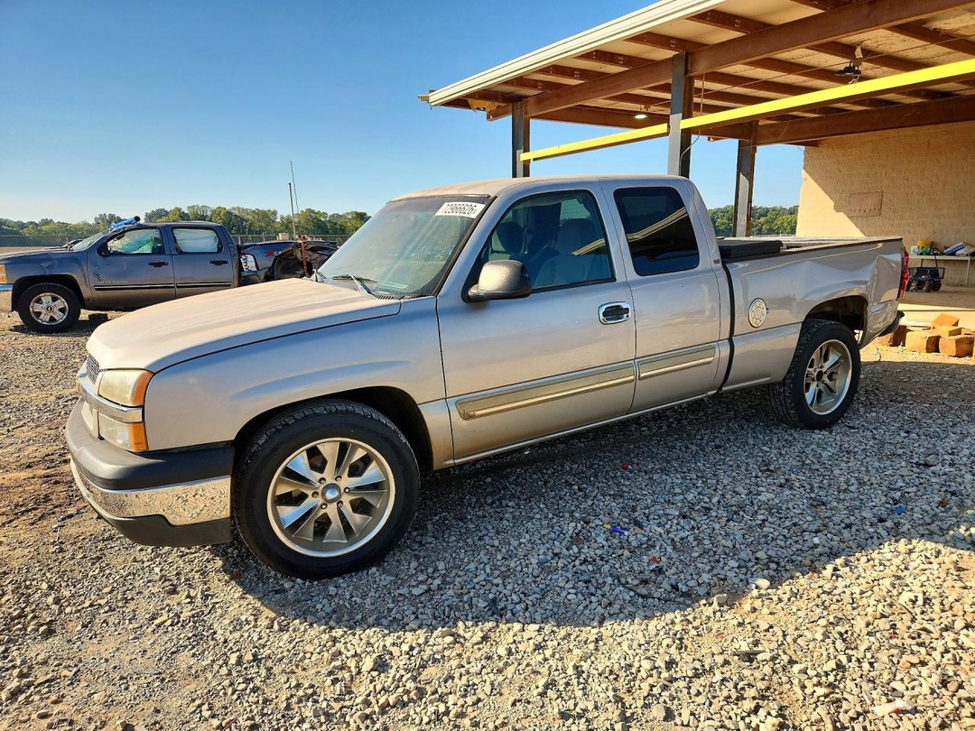 Vista de 2005 CHEVROLET SILVERADO C1500, ángulo 1