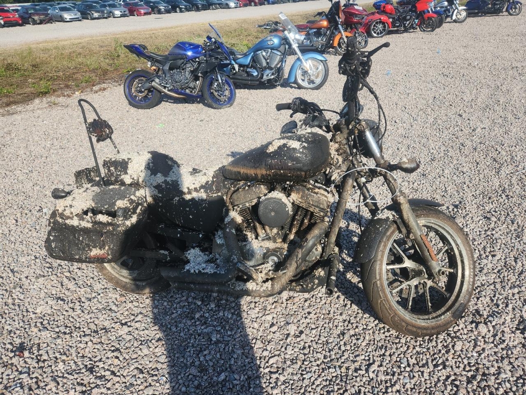 Vista de 2015 HARLEY-DAVIDSON XL1200 T, ángulo 1