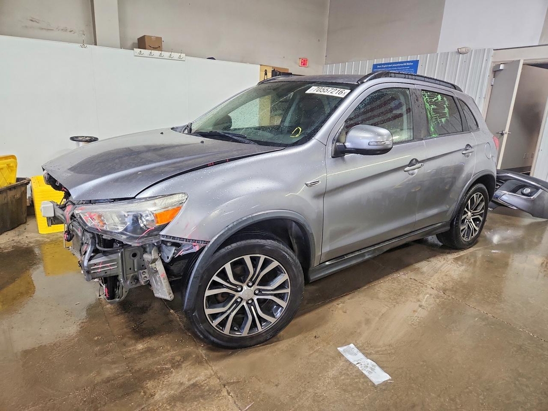 Vue de 2017 MITSUBISHI OUTLANDER SPORT ES, angle 1