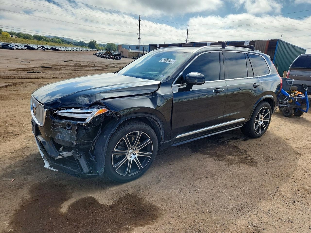 Vista de 2016 VOLVO XC90 T6, ángulo 1