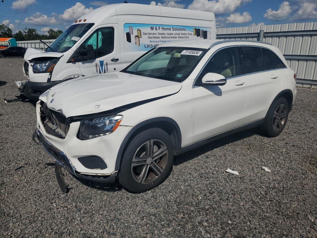 منظر 2016 MERCEDES-BENZ GLC 300، زاوية 1